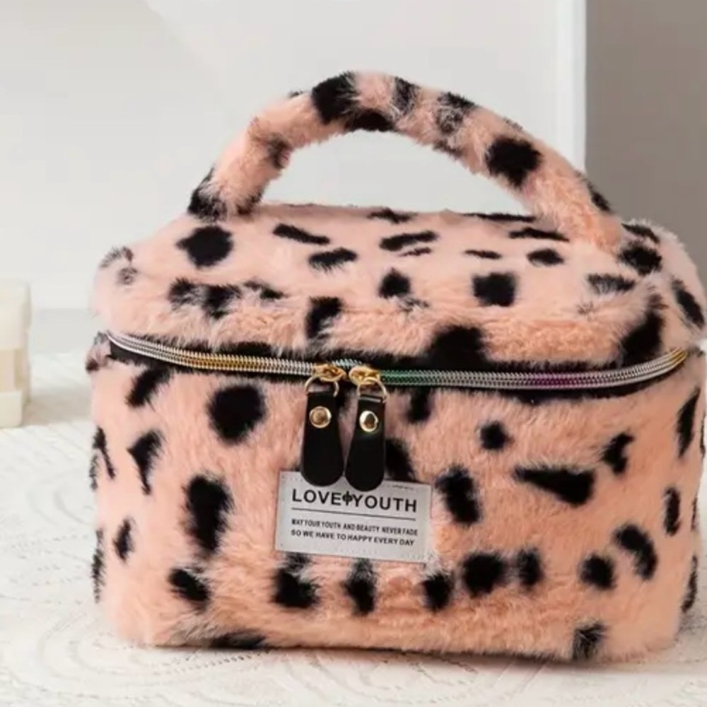 {NEW} Light Pink Leopard Print Plush Cosmetic Case - Picture 1 of 5
